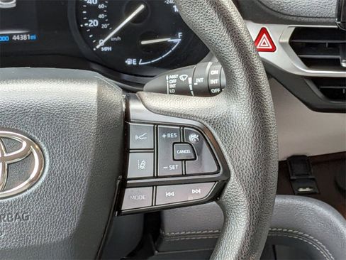 Used 2024 Toyota Sienna LE image 24