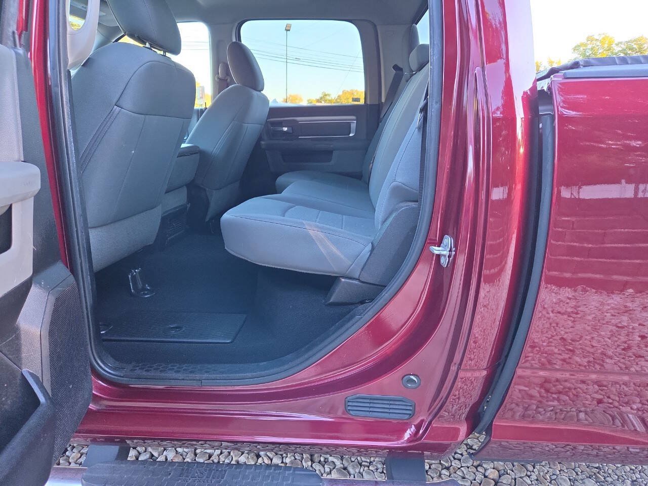 Used 2019 RAM 1500 Classic SLT AWD/4WD image 21