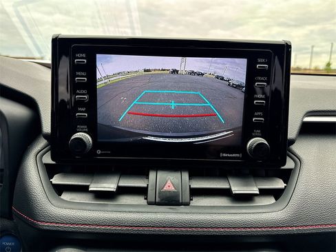 Used 2022 Toyota RAV4 SE image 17