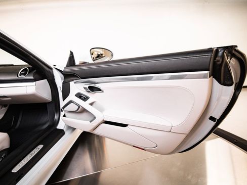 Certified 2024 Porsche 718 Boxster S RWD image 26