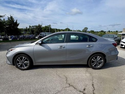 Used 2023 Kia Forte LXS FWD image 2