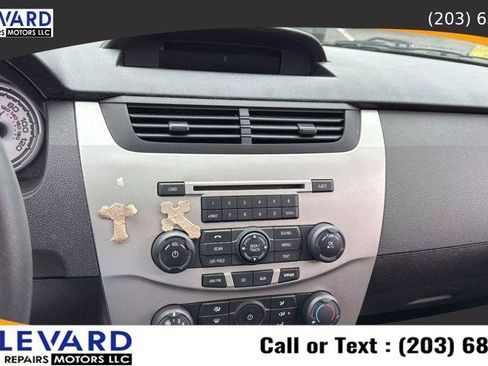 Used 2010 Ford Focus SE image 14