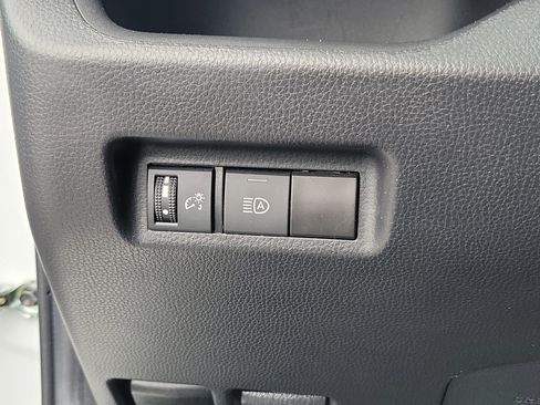 Used 2022 Toyota RAV4 XLE image 23