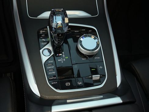 Used 2021 BMW X7 M50i image 19