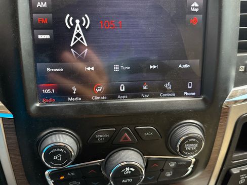 Used 2018 RAM 2500 Laramie w/ Convenience Group AWD/4WD image 9