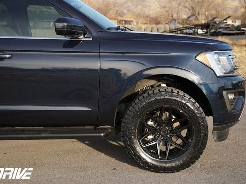 Used 2021 Ford Expedition XLT image 13