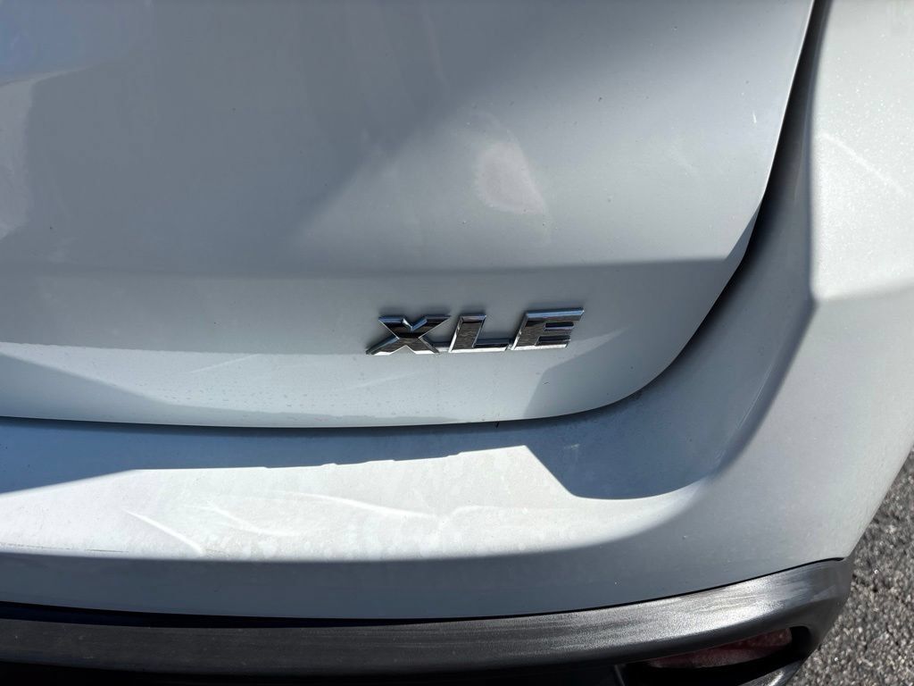 Used 2016 Toyota Highlander XLE FWD image 9