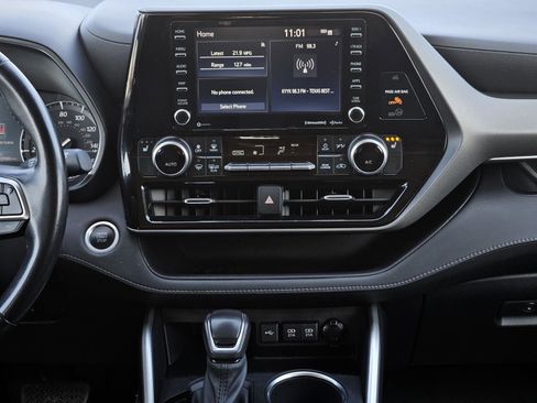 Used 2021 Toyota Highlander XLE image 31