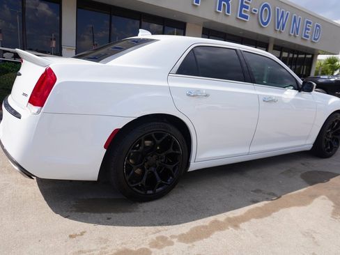 Used 2020 Chrysler 300 Limited image 6