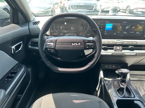 Used 2025 Kia K4 EX FWD image 16