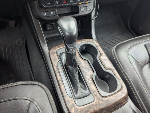 Used 2022 GMC Canyon Denali w/ Denali Black Edition Package image 12