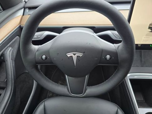 Used 2023 Tesla Model Y Long Range image 23