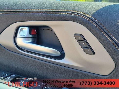New 2027 Chrysler Pacifica Pinnacle w/ Theater Group AWD/4WD image 23