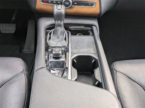 Certified 2022 Volvo XC90 T6 Momentum image 24