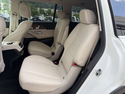 Used 2021 Mercedes-Benz GLS 450 4MATIC image 32