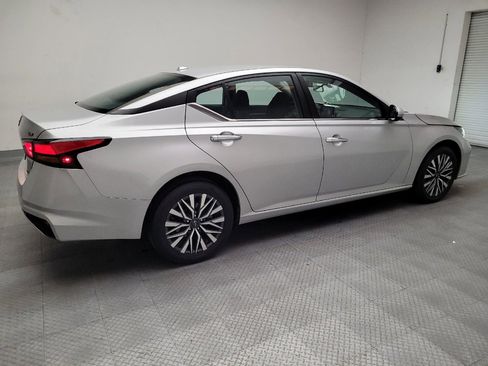 Used 2023 Nissan Altima 2.5 SV image 10