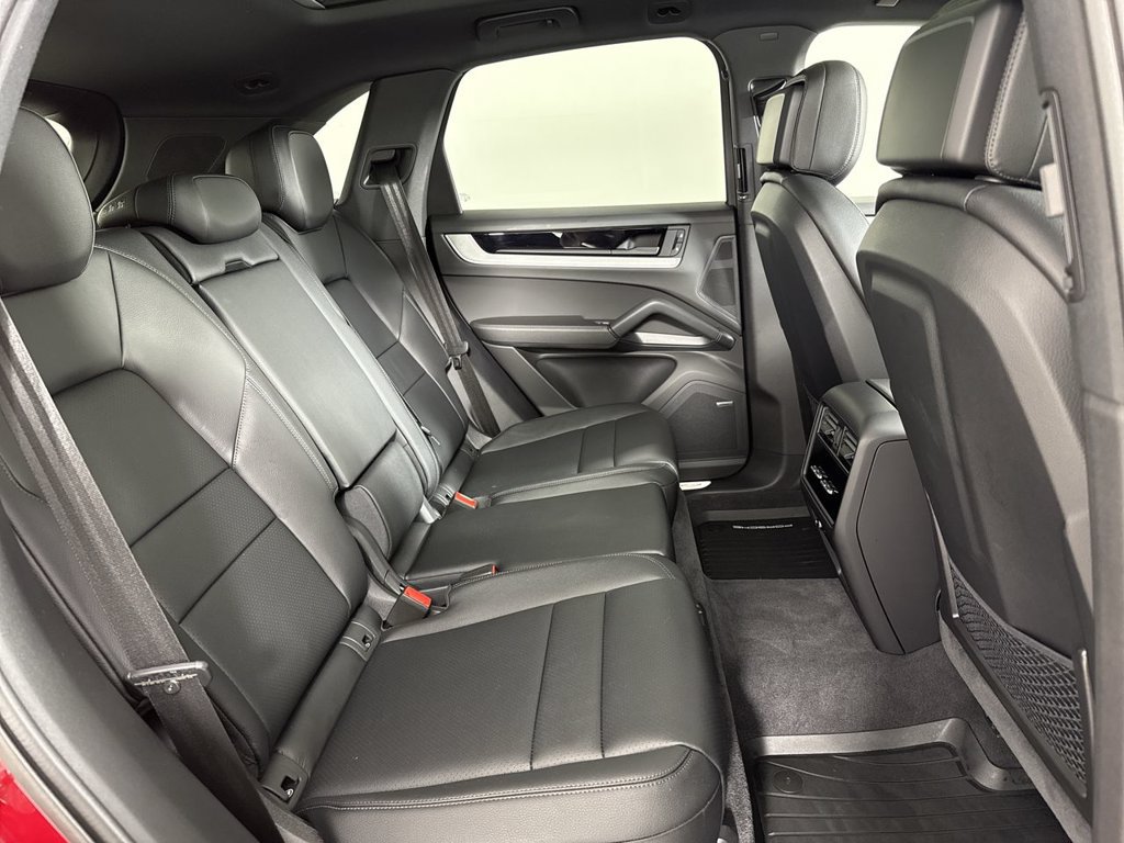 Certified 2025 Porsche Cayenne AWD/4WD image 23