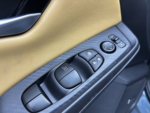 Used 2025 Nissan Sentra SV w/ SV Premium Package image 12