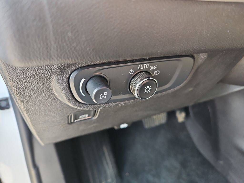 Used 2024 GMC Terrain SLE AWD/4WD image 25