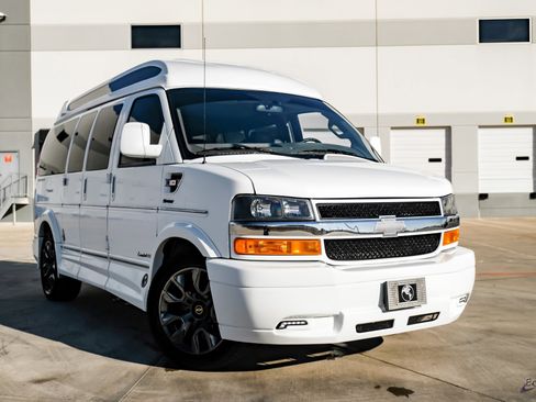 Used 2023 Chevrolet Express 2500 image 20