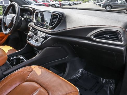 Used 2022 Chrysler Pacifica Pinnacle AWD/4WD image 35