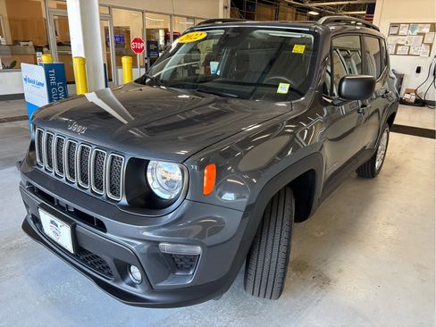 Used 2022 Jeep Renegade Latitude w/ Convenience Group AWD/4WD image 9