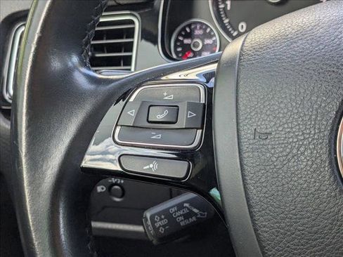 Used 2014 Volkswagen Touareg Sport image 4