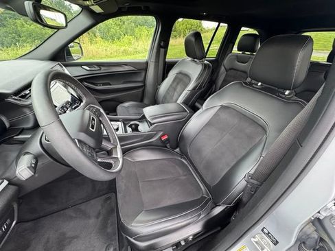Used 2024 Jeep Grand Cherokee Altitude AWD/4WD image 16