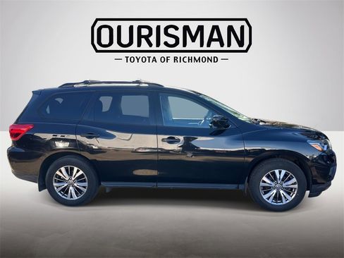 Used 2019 Nissan Pathfinder S image 2