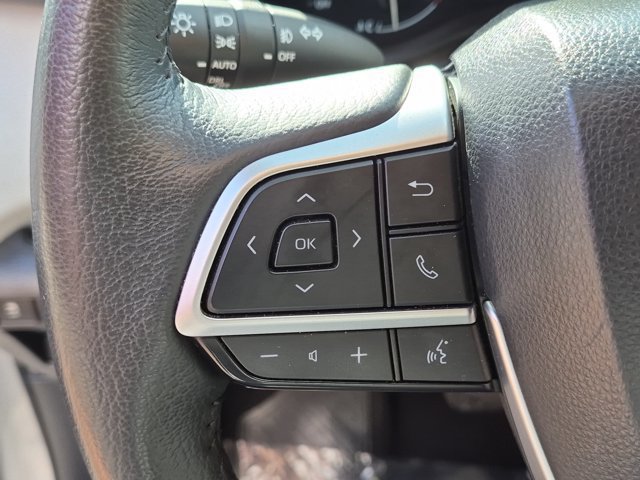 Used 2025 Toyota Sienna XLE FWD image 25