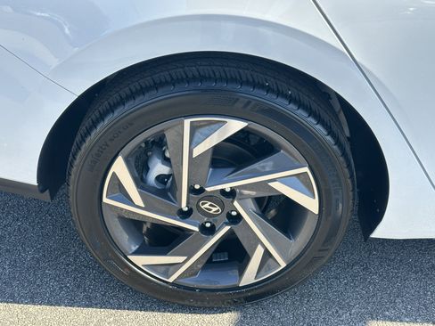 Used 2025 Hyundai Elantra Sport image 19
