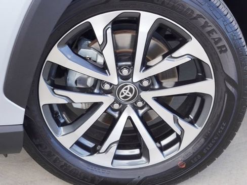 Used 2025 Toyota Corolla Cross XLE FWD image 10