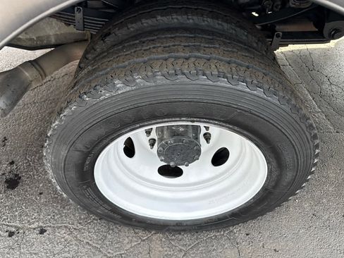 Used 2015 Ford F550 2WD Regular Cab Super Duty image 10