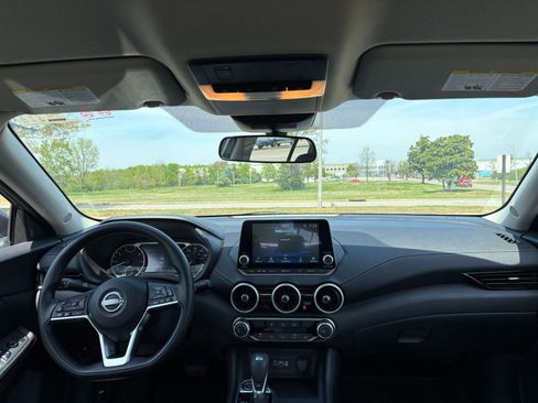 Used 2025 Nissan Sentra SV image 30