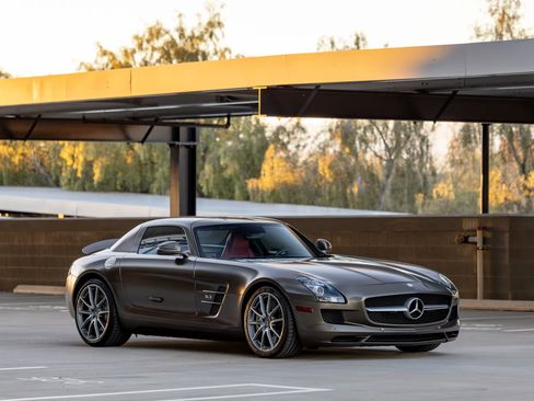 Used 2011 Mercedes-Benz SLS AMG Coupe image 3