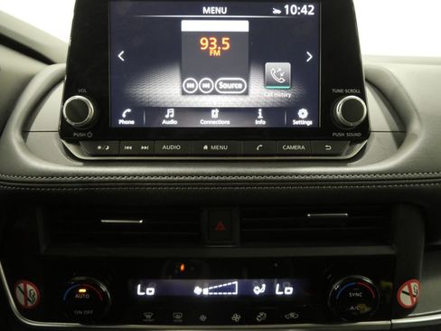 Used 2024 Nissan Rogue SV FWD image 19