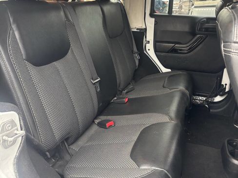 Used 2016 Jeep Wrangler Unlimited Sahara image 24