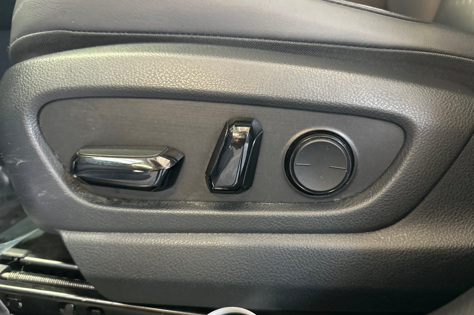 Used 2022 Lexus UX 200 w/ Accessory Package (Z2) FWD image 15