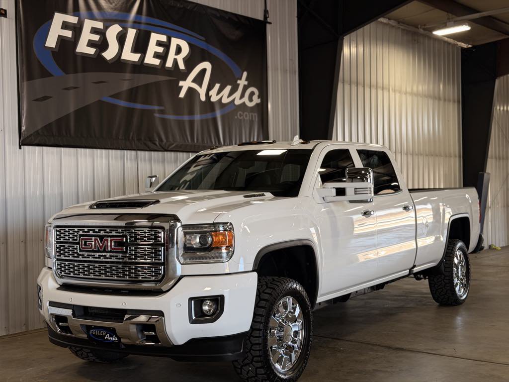 Used 2018 GMC Sierra 3500 Denali w/ Duramax Plus Package AWD/4WD image 2