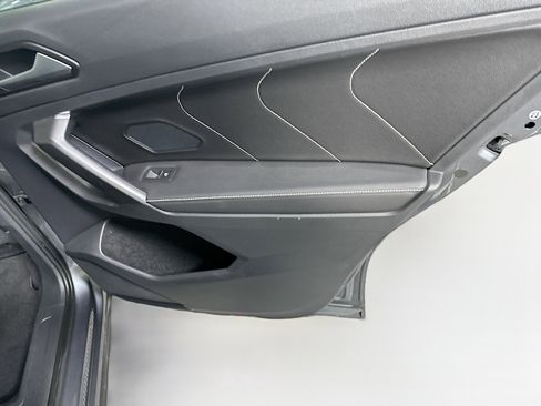 Used 2022 Volkswagen Tiguan SE image 29
