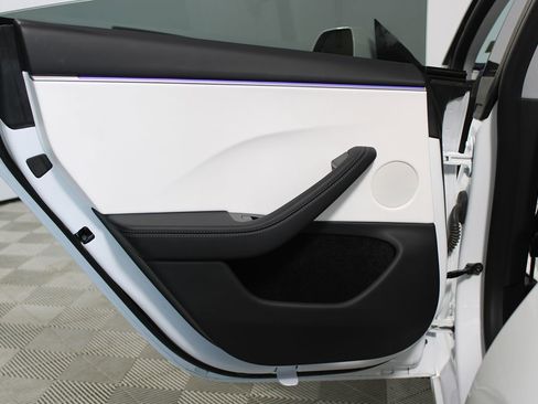 Used 2025 Tesla Model 3 Long Range image 22