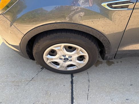 Used 2019 Ford Escape S image 9