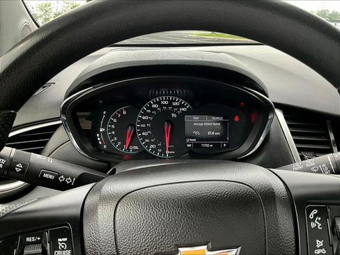 Used 2021 Chevrolet Trax LS w/ Tint and Cruise Package AWD/4WD image 12