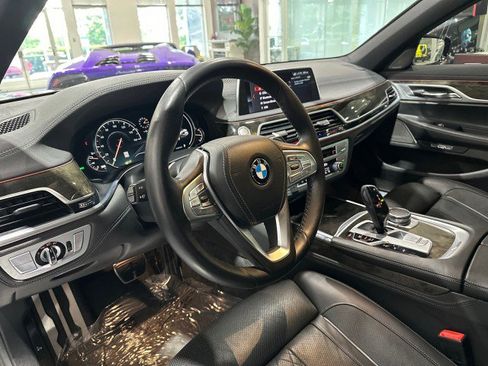 Used 2018 BMW 750i RWD image 3