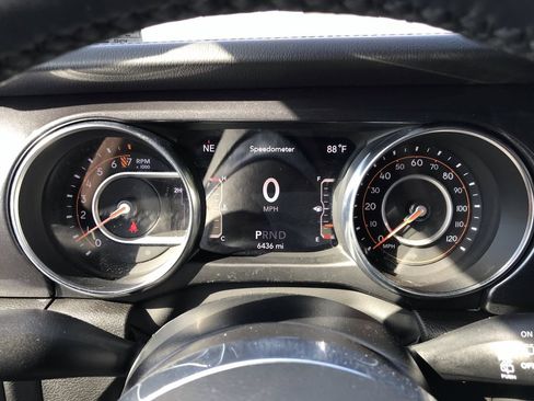 Used 2022 Jeep Wrangler Unlimited Sahara AWD/4WD image 23