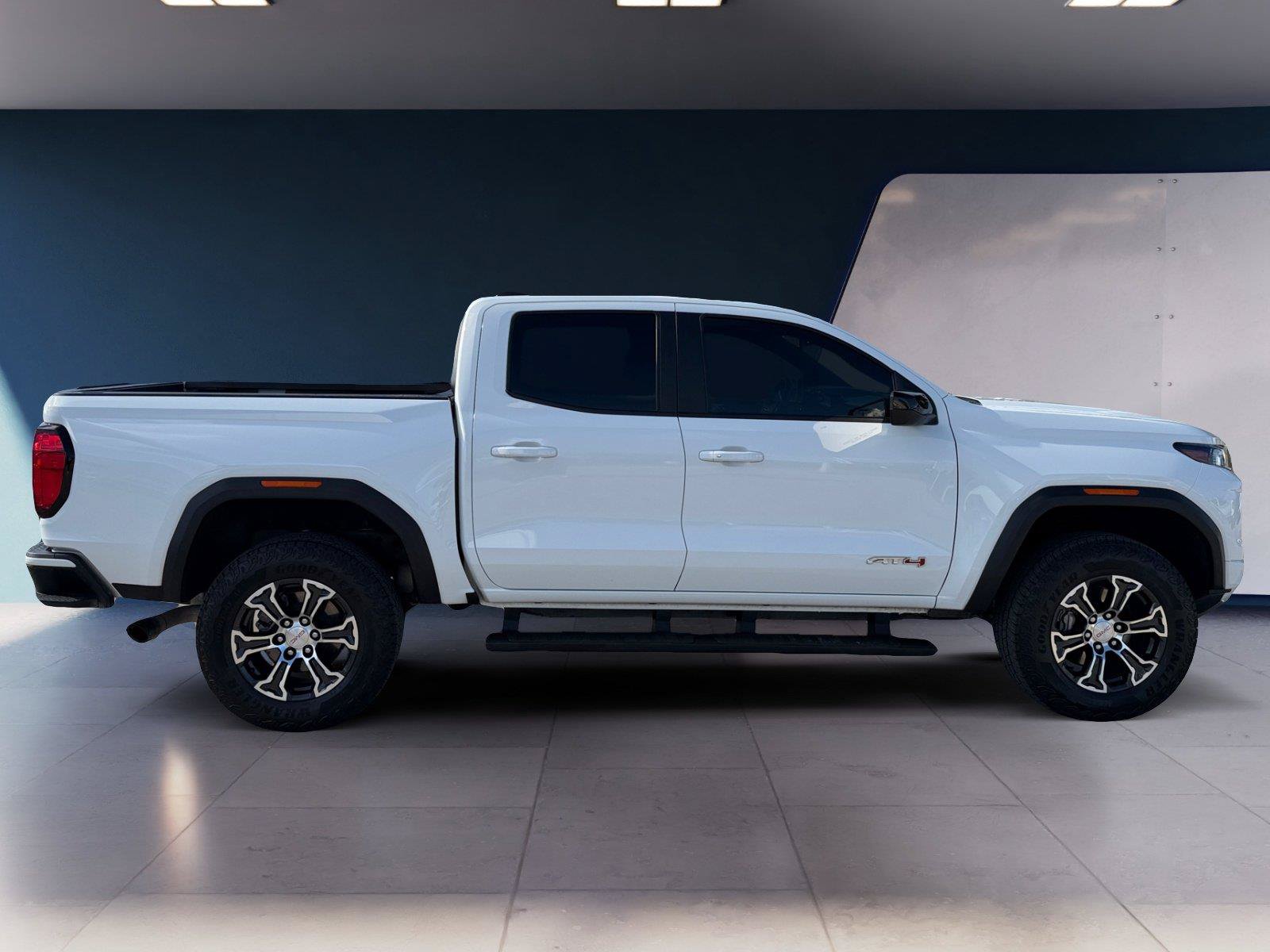 Used 2025 GMC Canyon AT4 w/ AT4 Premium Package AWD/4WD image 6