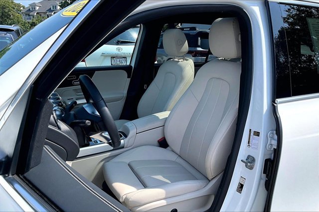 Used 2026 Mercedes-Benz GLB 250 4MATIC image 6