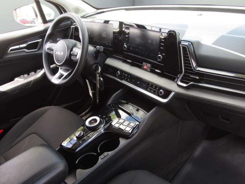 Used 2023 Kia Sportage LX AWD/4WD image 9