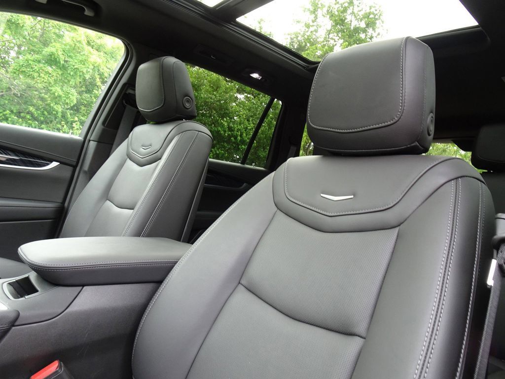 Certified 2025 Cadillac XT6 Premium Luxury AWD/4WD image 9