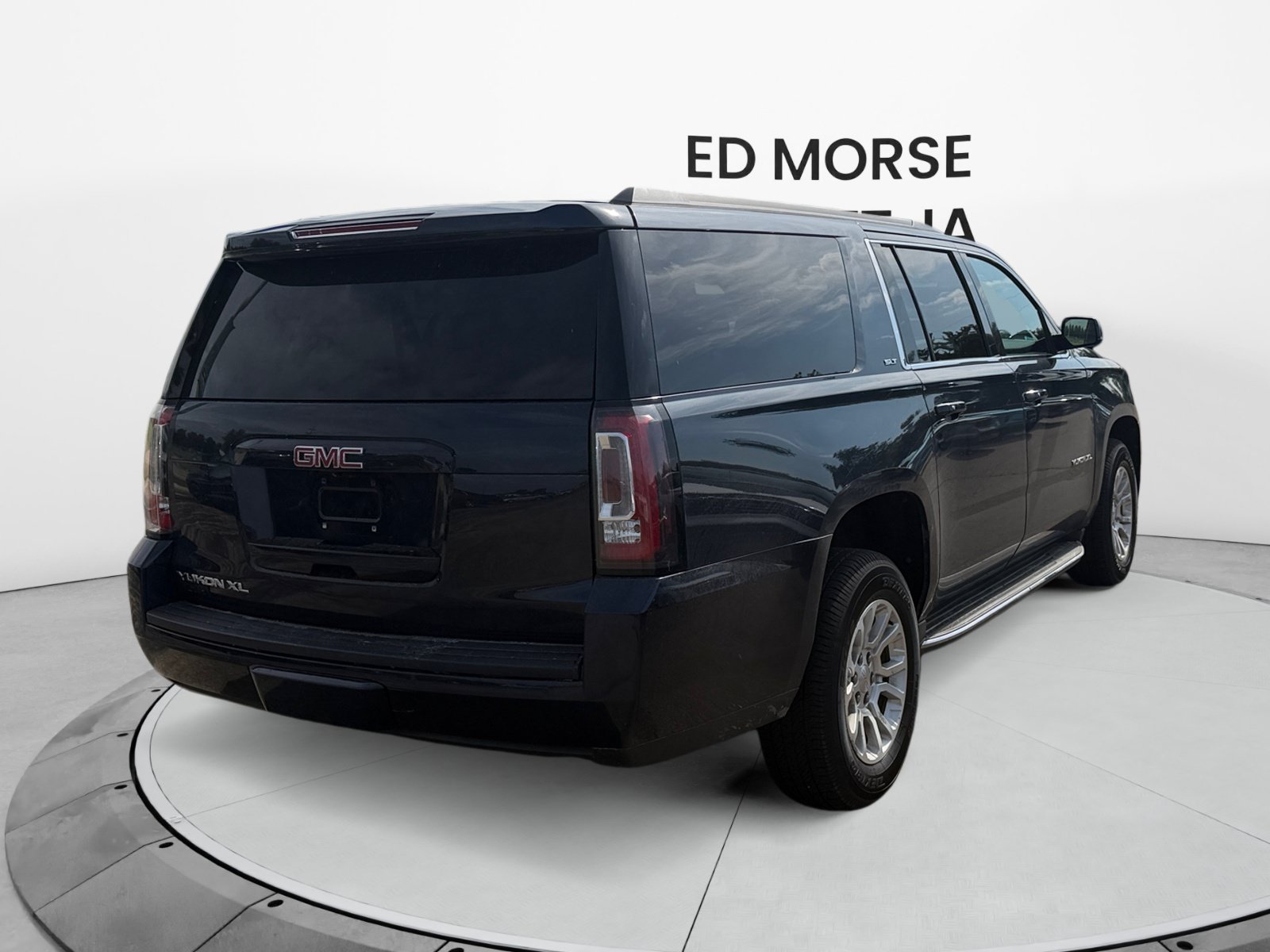 Used 2017 GMC Yukon XL SLT AWD/4WD image 5